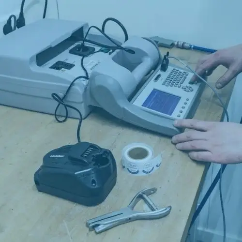 Meting van een accu voor NEN 3140 keuring